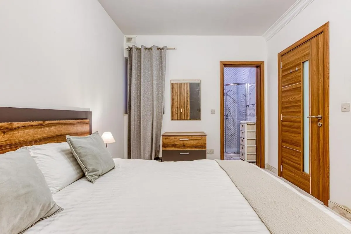Central Modern 3 Bedroom Apartment In St Julians Saint Julian's 0*,